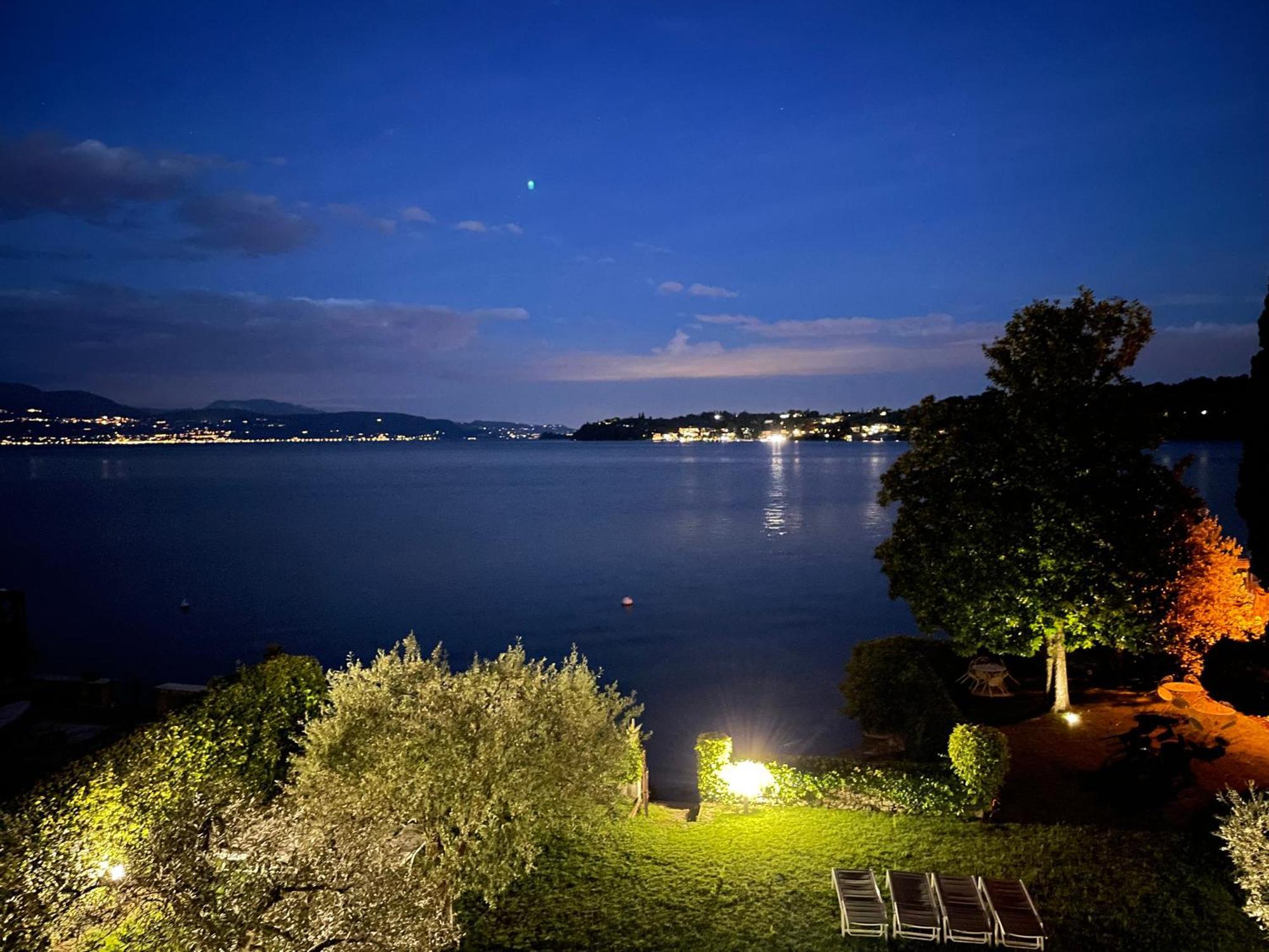 Luxury Lakeside Apartment Right On The Water Salò Exteriér fotografie