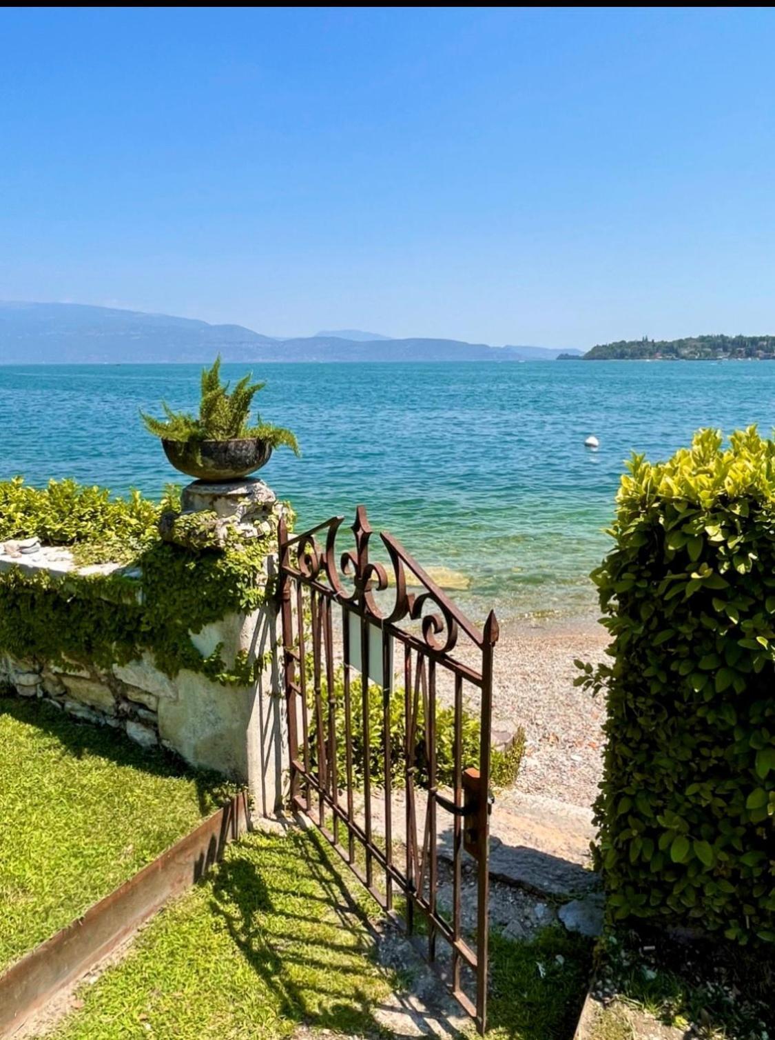 Luxury Lakeside Apartment Right On The Water Salò Exteriér fotografie