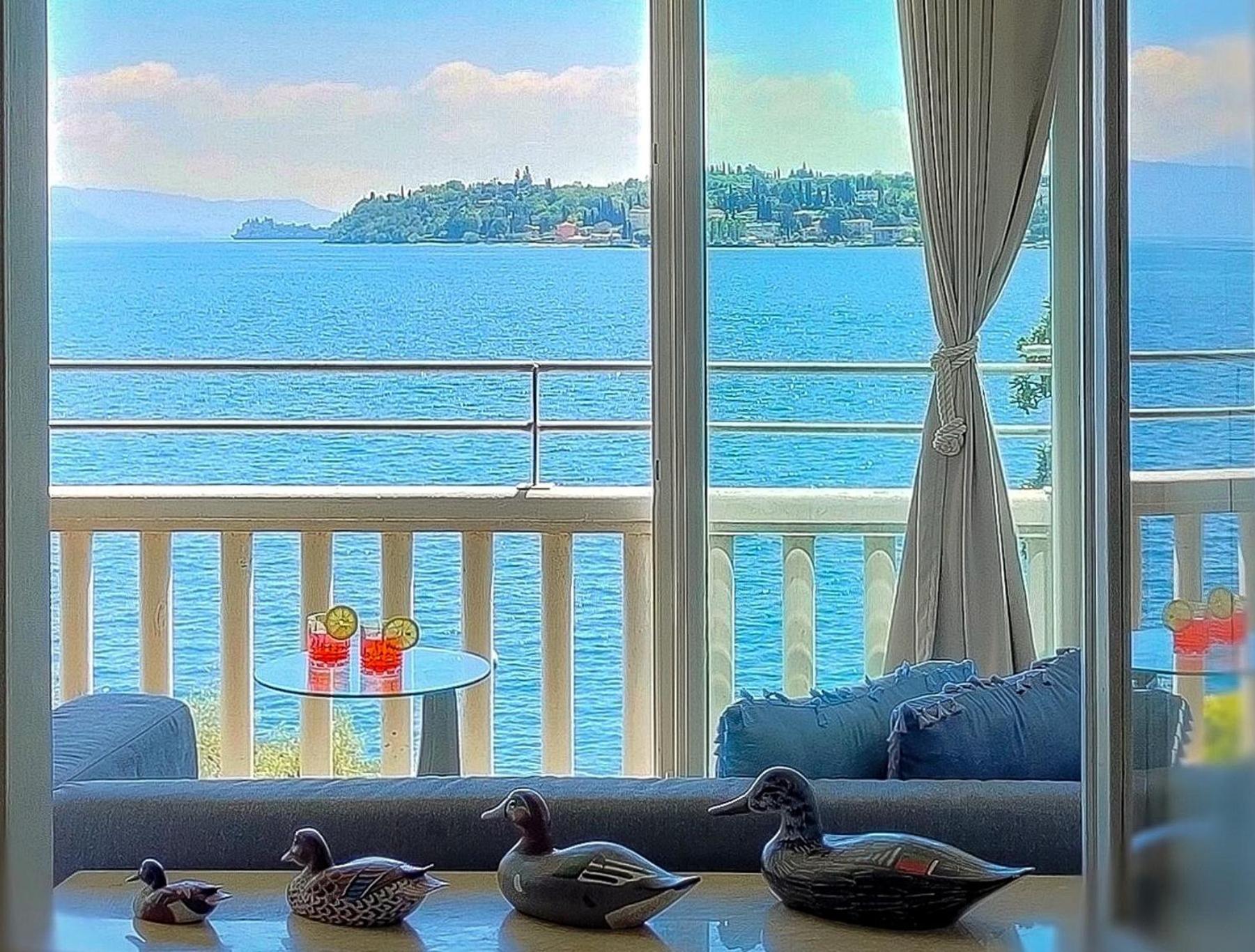 Luxury Lakeside Apartment Right On The Water Salò Exteriér fotografie
