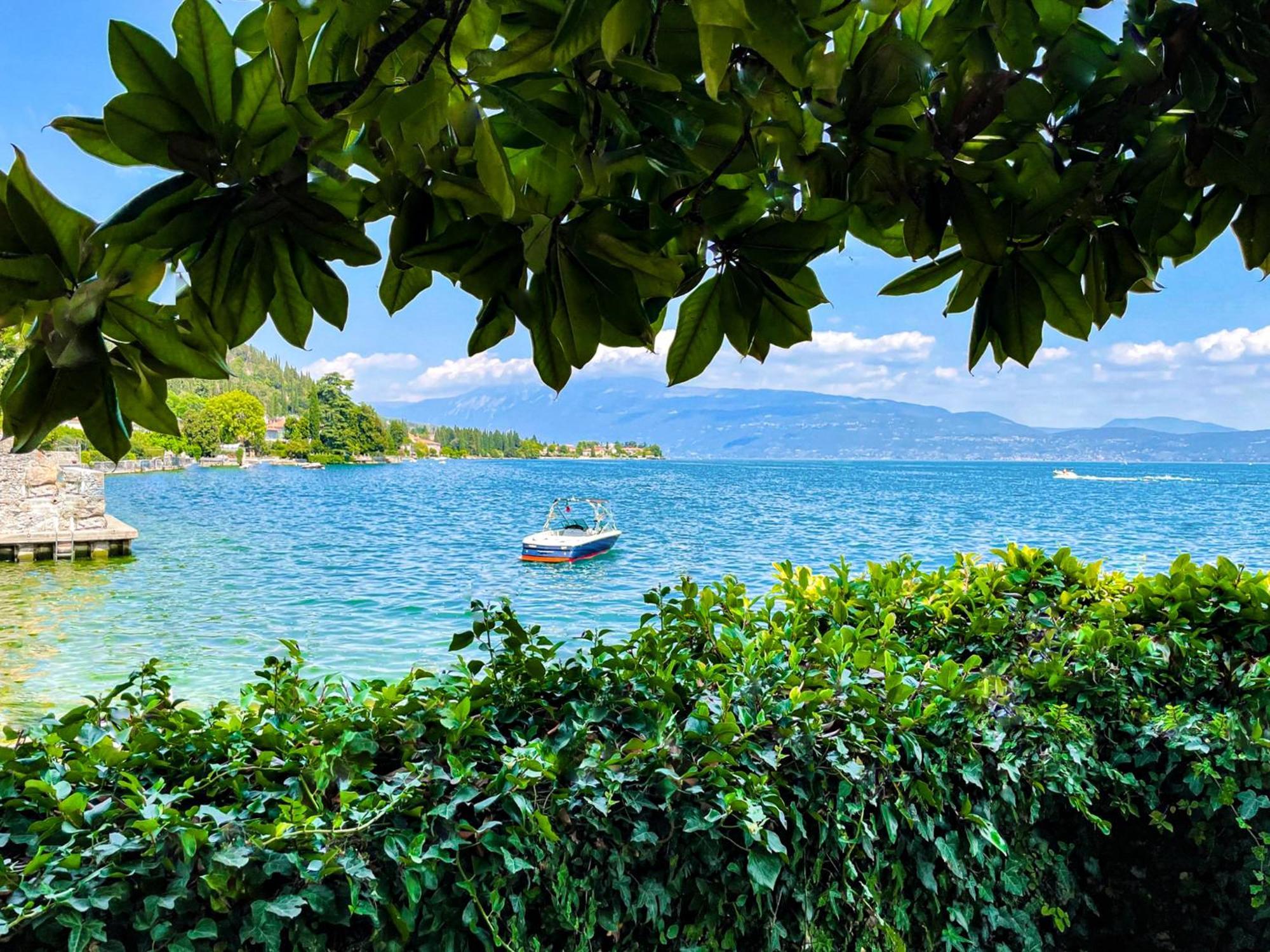 Luxury Lakeside Apartment Right On The Water Salò Exteriér fotografie