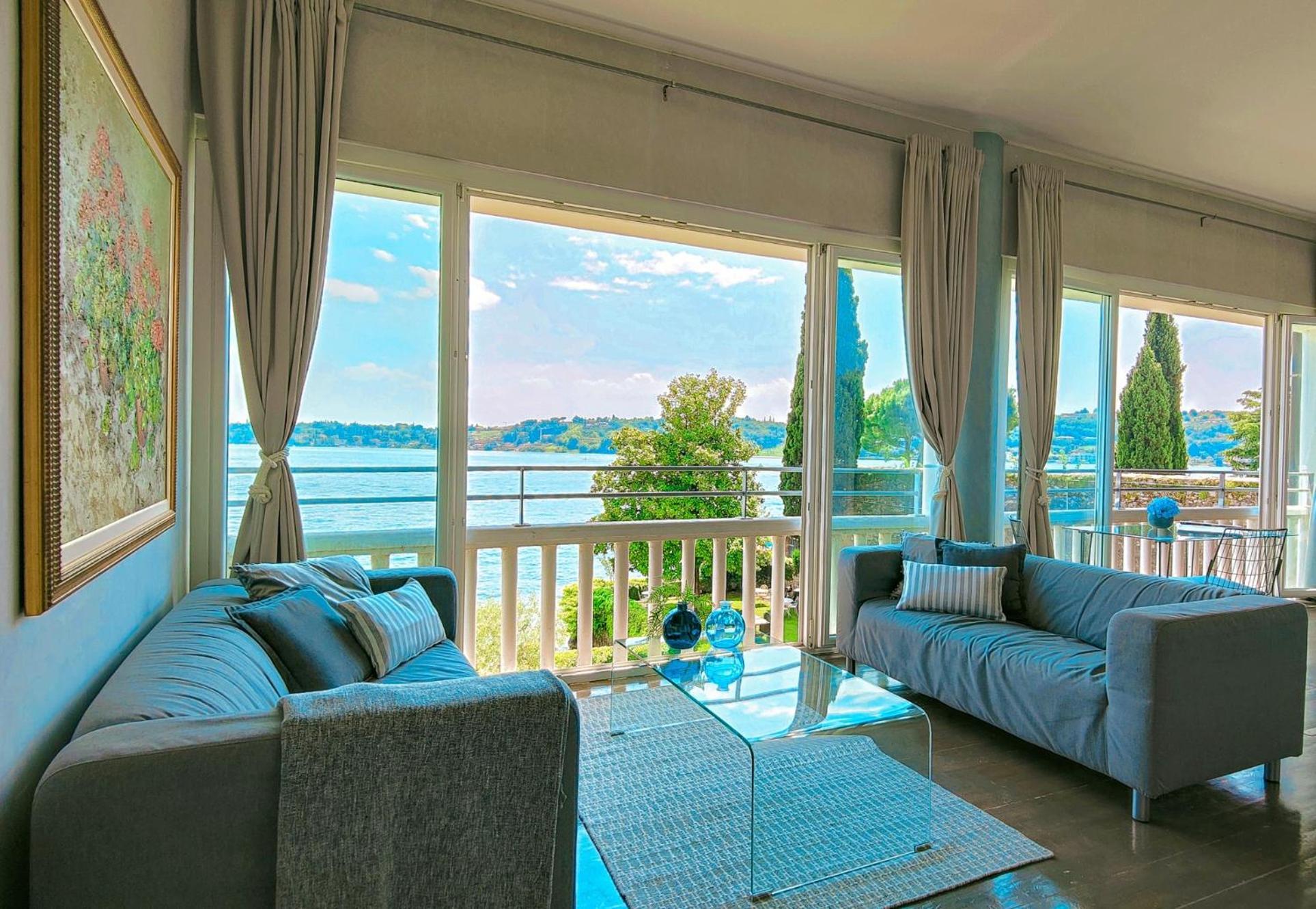 Luxury Lakeside Apartment Right On The Water Salò Exteriér fotografie