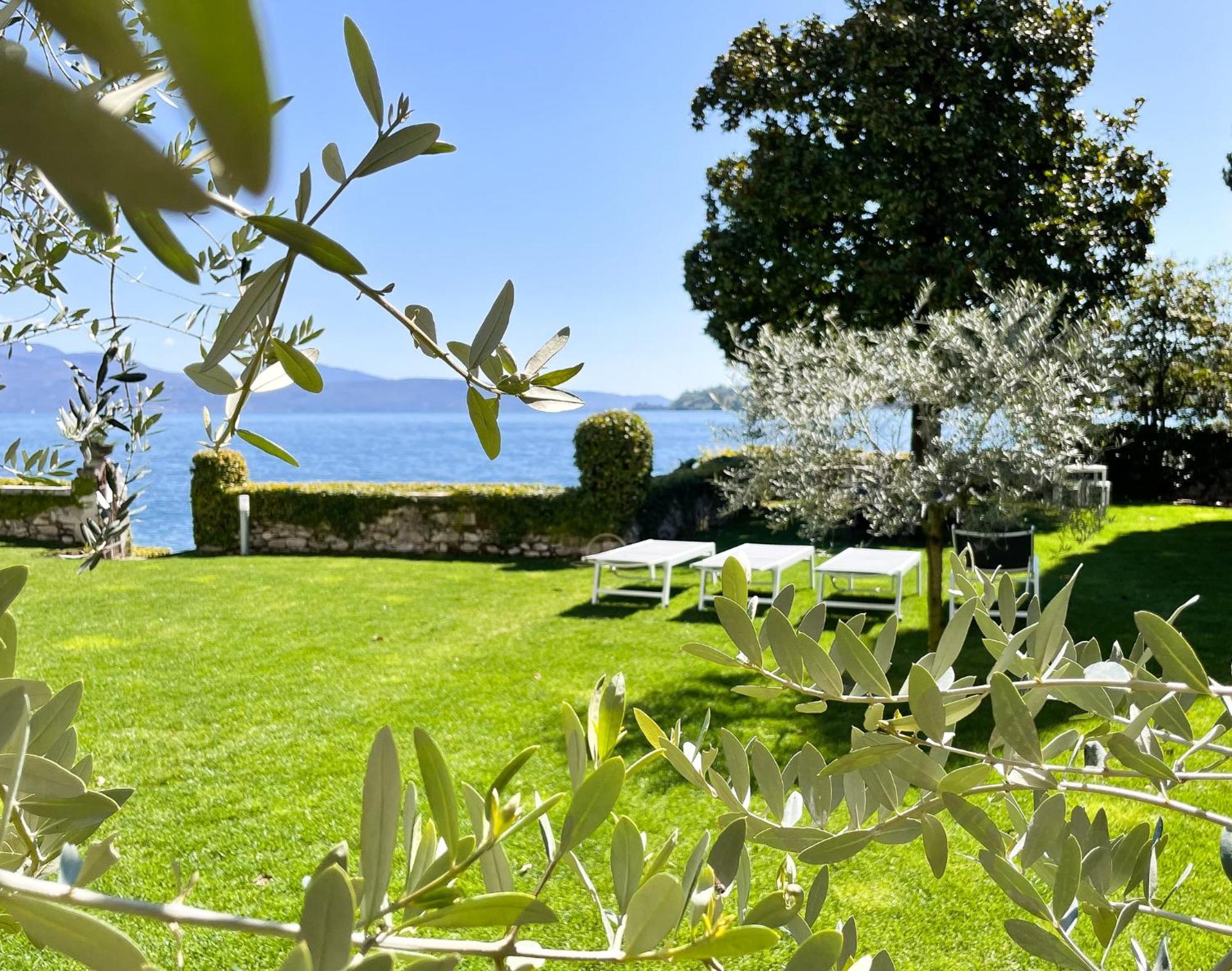 Luxury Lakeside Apartment Right On The Water Salò Exteriér fotografie